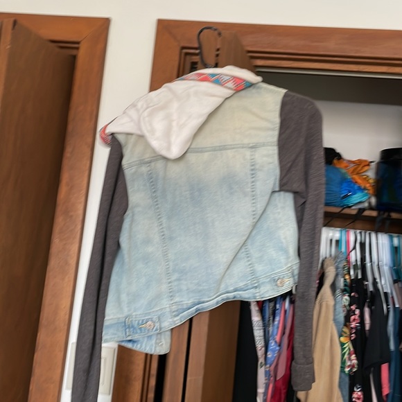 Denim jacket - Picture 2 of 3